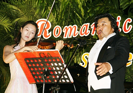 Concert Violinist Grace Yang accompanied Kim Jun Man throughout the evening.